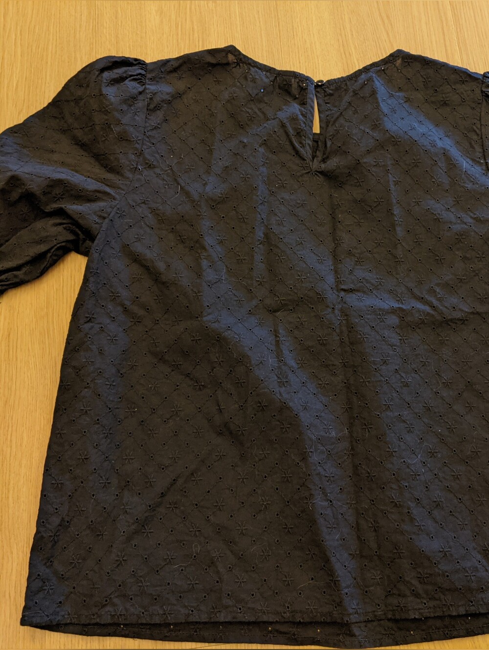 Divided top. - Picture 2 of 3